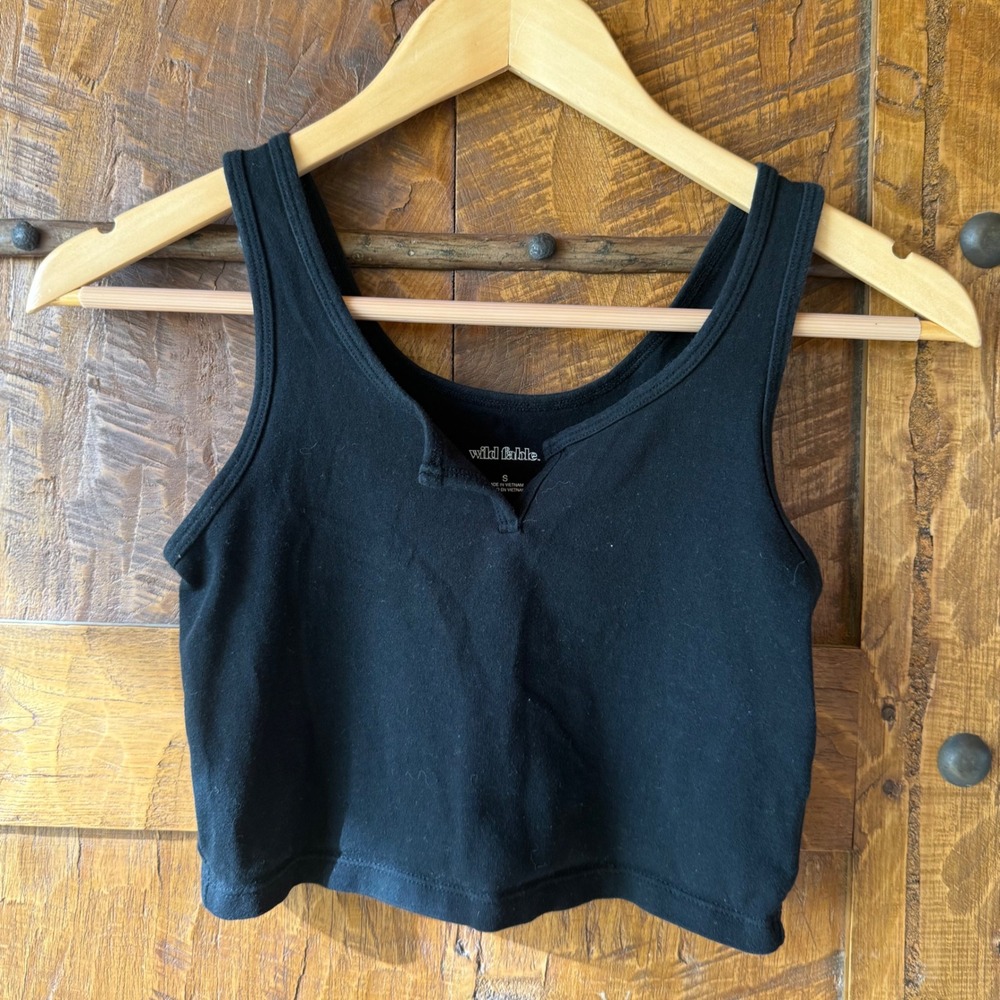 Wild Fable Crop Tank Top Womens S Black Notched Neck Ribbed Knit Sleeveless